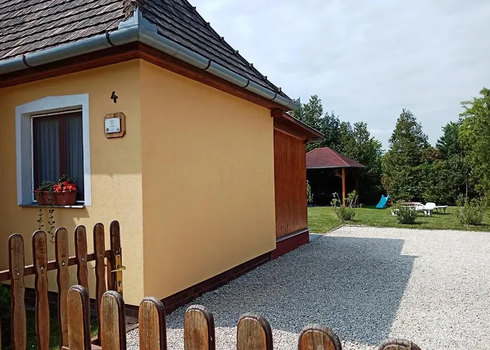Balla Nyaralo Case de vacanță *